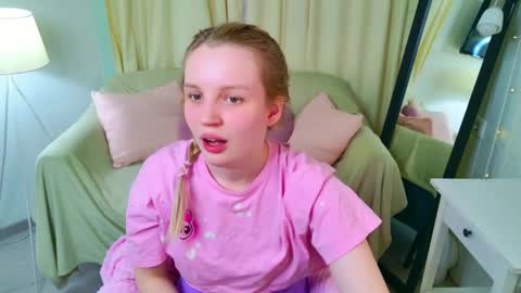 Snapshot of tinasiner chatting on April 11, 3:16 pm tinasiner online show from April 11, 3:16 pm