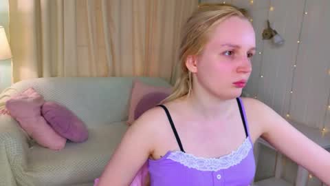 Snapshot of tinasiner chatting on May 7, 3:50 pm tinasiner online show from May 7, 3:50 pm