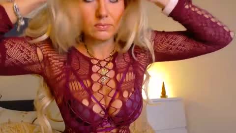 tinkerbell822 online show from October 21, 8:04 am