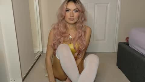 Snapshot of tinkerbell822 chatting on February 2, 8:57 am tinkerbell822 online show from February 2, 8:57 am