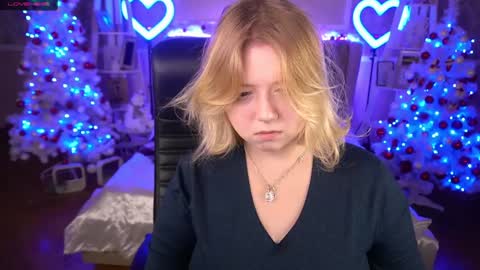 TinkerrBelll online show from December 30, 1:58 pm