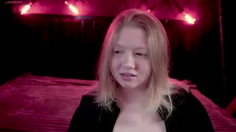 TinkerrBelll online show from October 18, 7:25 pm