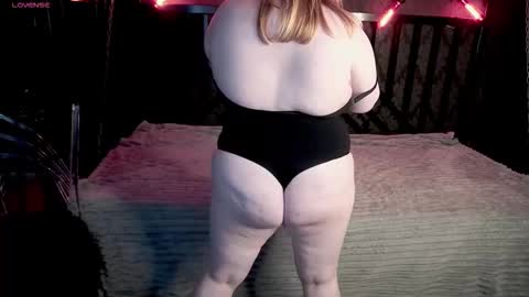 TinkerrBelll online show from February 3, 8:25 pm