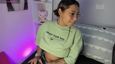 Snapshot of tinna_noa chatting on March 4, 8:26 pm tinna noa online show from March 4, 8:26 pm