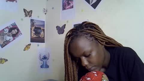 tinnie_e online show from January 8, 9:33 am