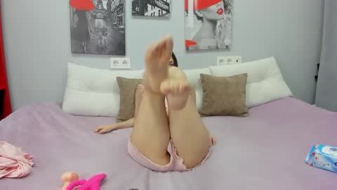 Snapshot of tiny__juju chatting on November 8, 5:29 am JuJu online show from November 8, 5:29 am