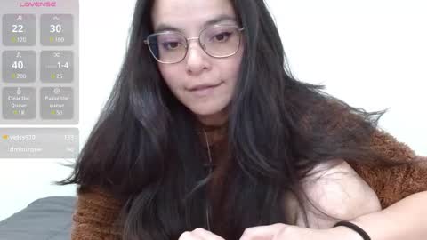 Snapshot of tiny_caroline chatting on December 10, 6:01 am Tiny Caroline online show from December 10, 6:01 am