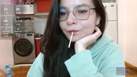 Snapshot of tiny_caroline chatting on December 24, 4:33 am Tiny Caroline online show from December 24, 4:33 am