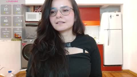 Snapshot of tiny_caroline chatting on January 29, 2:19 am Tiny Caroline online show from January 29, 2:19 am