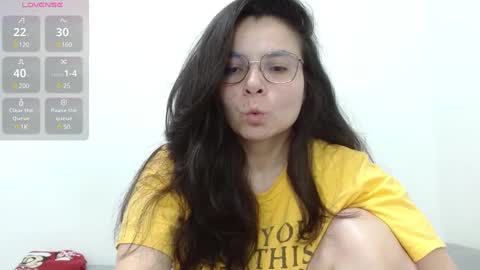 Snapshot of tiny_caroline chatting on February 10, 6:09 am Tiny Caroline online show from February 10, 6:09 am