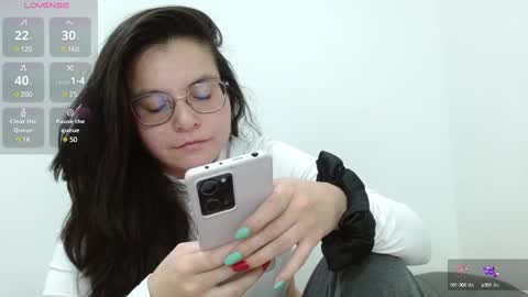 Snapshot of tiny_caroline chatting on February 11, 4:11 am Tiny Caroline online show from February 11, 4:11 am