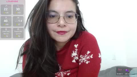 Snapshot of tiny_caroline chatting on February 19, 4:12 am Tiny Caroline online show from February 19, 4:12 am