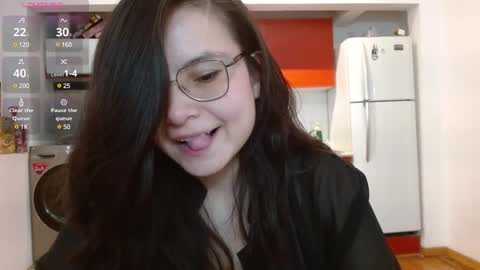 Snapshot of tiny_caroline chatting on March 6, 1:37 am Tiny Caroline online show from March 6, 1:37 am