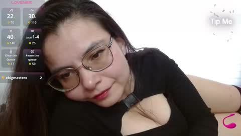 Snapshot of tiny_caroline chatting on December 1, 10:15 pm Tiny Caroline online show from December 1, 10:15 pm