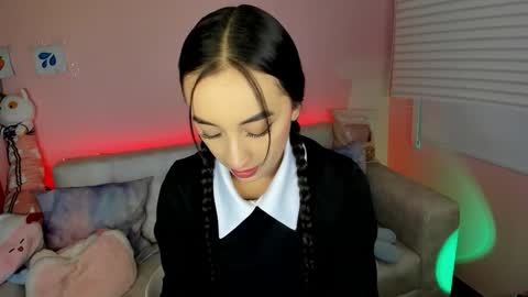 tiny_cora online show from November 9, 4:27 pm