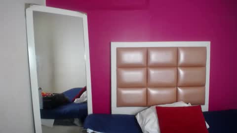 tiny_sarah1 online show from November 4, 4:33 am