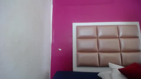 tiny_sarah1 online show from November 8, 9:42 am