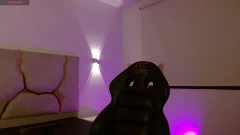 tiny_tay online show from March 8, 11:36 am