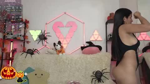 Snapshot of tiny_vixen_ chatting on October 15, 1:55 pm tiny_vixen_ online show from October 15, 1:55 pm