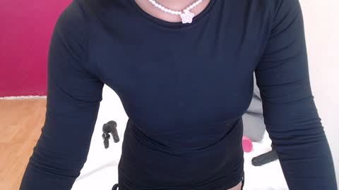 tiny_whore18 online show from December 7, 2:57 pm