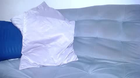 tiny_whore18 online show from March 13, 7:20 pm