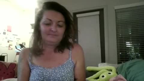 Snapshot of tinyassbossymilf chatting on June 29, 7:47 am tinyassbossymilf online show from June 29, 7:47 am
