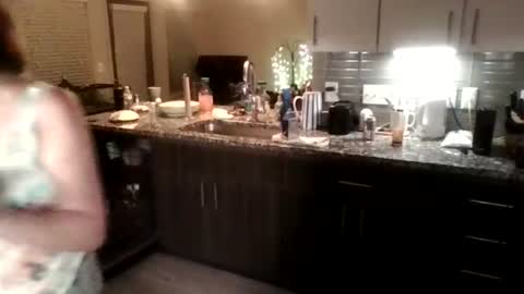 Snapshot of tinyassbossymilf chatting on July 16, 7:47 am tinyassbossymilf online show from July 16, 7:47 am