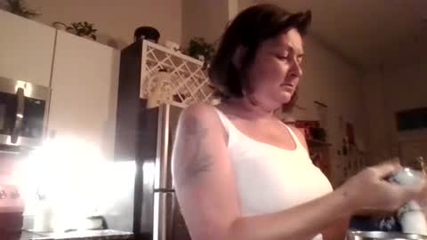 Snapshot of tinyassbossymilf chatting on July 17, 1:01 am tinyassbossymilf online show from July 17, 1:01 am