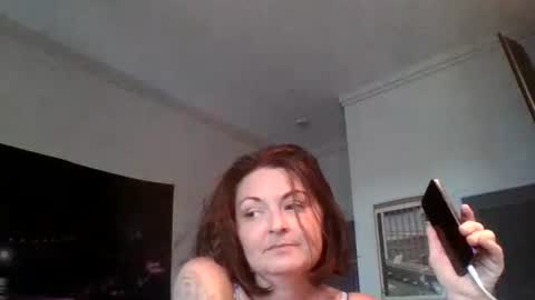 Snapshot of tinyassbossymilf chatting on July 31, 10:53 pm tinyassbossymilf online show from July 31, 10:53 pm