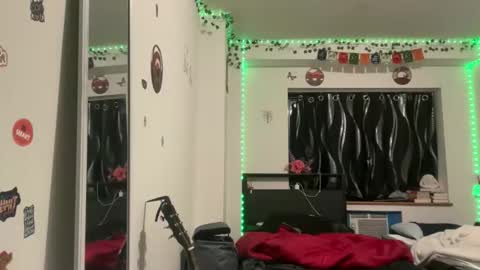 tinydaisy22 online show from March 3, 5:02 am