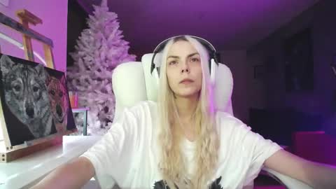 stage Kylie Sinner  brand CLITBAIT online show from November 18, 10:14 pm