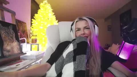 stage Kylie Sinner  brand CLITBAIT online show from January 18, 8:07 am