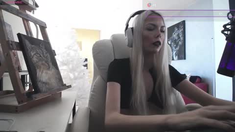 stage Kylie Sinner  brand CLITBAIT online show from February 14, 4:15 pm