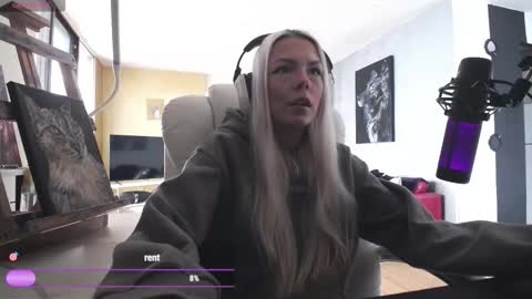 stage Kylie Sinner  brand CLITBAIT online show from March 5, 4:14 pm