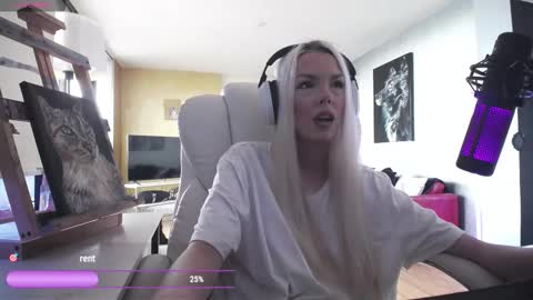 stage Kylie Sinner  brand CLITBAIT online show from March 11, 7:53 pm