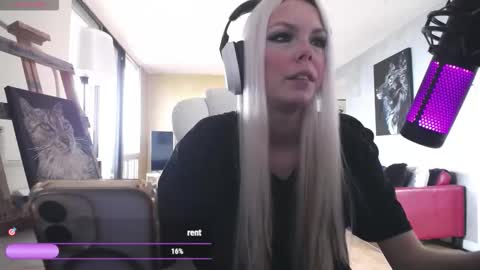 stage Kylie Sinner  brand CLITBAIT online show from March 21, 8:12 pm