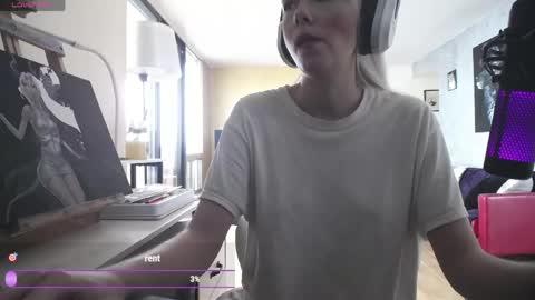 stage Kylie Sinner  brand CLITBAIT online show from April 15, 6:04 pm