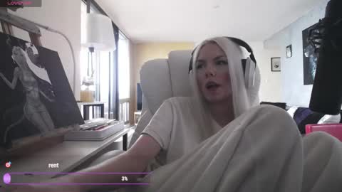 stage Kylie Sinner  brand CLITBAIT online show from April 15, 7:58 pm