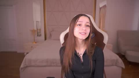 tinynataliee online show from February 12, 8:09 am