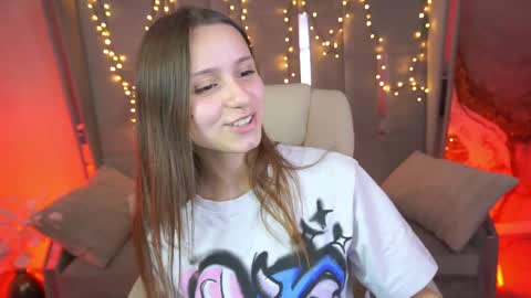 Snapshot of tinynataliee chatting on April 28, 12:43 pm tinynataliee online show from April 28, 12:43 pm