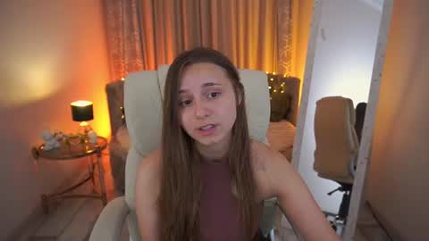 tinynataliee online show from July 20, 8:11 pm