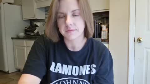 Snapshot of tinywithtiddies chatting on October 26, 2:12 pm tinywithtiddies online show from October 26, 2:12 pm