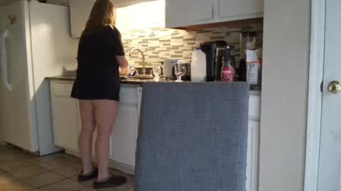 Snapshot of tinywithtiddies chatting on November 8, 1:33 pm tinywithtiddies online show from November 8, 1:33 pm