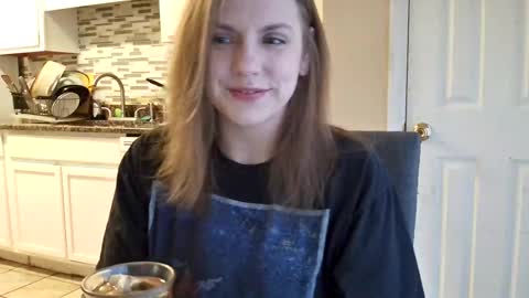 Snapshot of tinywithtiddies chatting on December 16, 12:54 pm tinywithtiddies online show from December 16, 12:54 pm