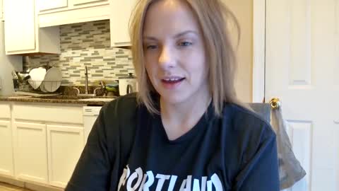 Snapshot of tinywithtiddies chatting on December 19, 1:51 pm tinywithtiddies online show from December 19, 1:51 pm