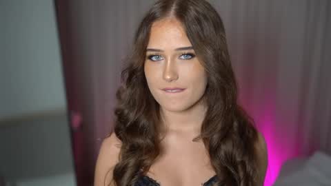 Lili online show from December 1, 2:44 pm