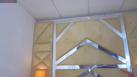 Tiphani Walker online show from November 18, 11:15 pm