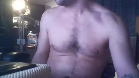 Snapshot of tiqueb40 chatting on February 11, 7:24 am tiqueb40 online show from February 11, 7:24 am