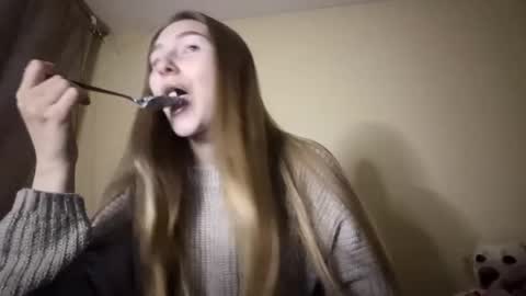 Hi Im Carry 18 years old online show from December 2, 5:35 am