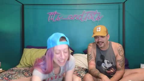 Snapshot of tits_andtats chatting on November 5, 5:18 am Lolo and Erik online show from November 5, 5:18 am